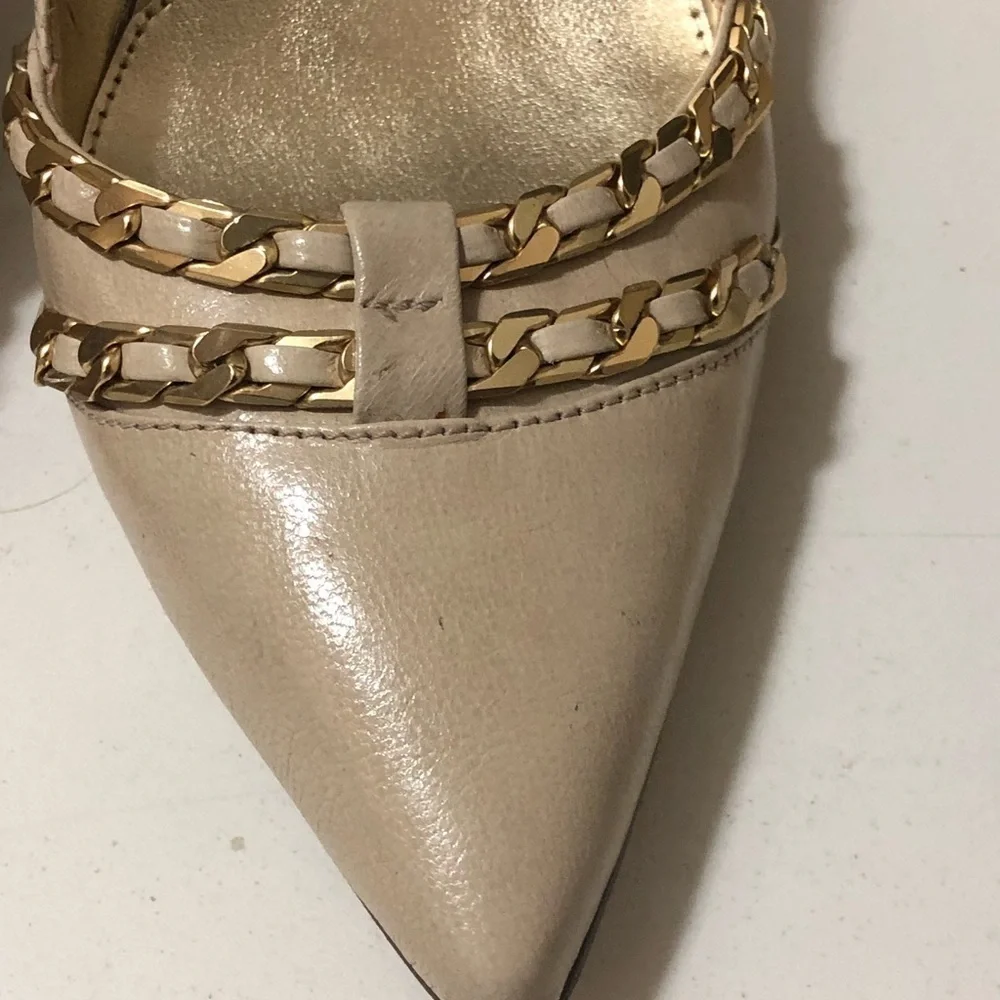 CIRCA JOAN&DAVA. CREAM SHOES WITH CHAIN designs